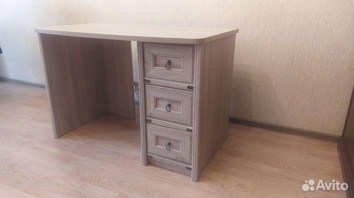 Детский письменный стол