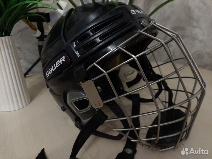 Хоккейный шлем