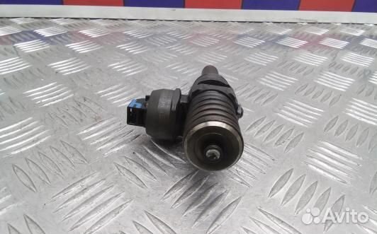 Форсунка дизельная volkswagen passat B6 (XEA31AL04