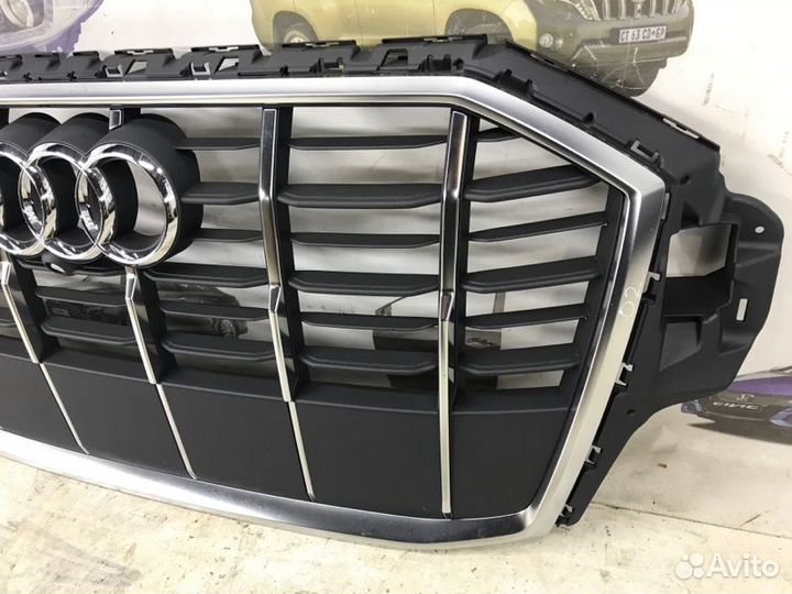 Решетка радиатора передняя Audi Q7 4M