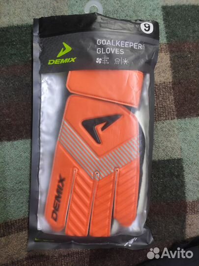 Вратарские перчатки Demix