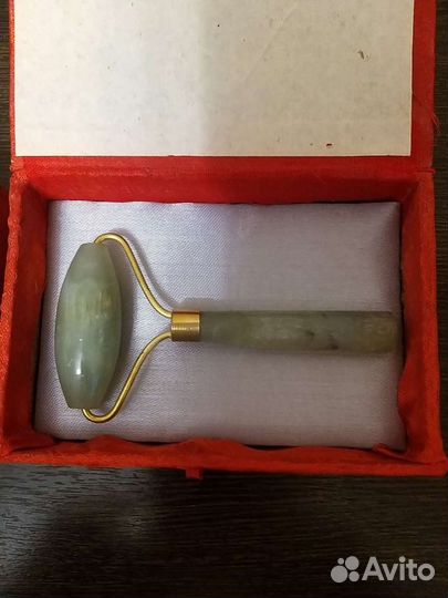 Массажер для лица нефритовый