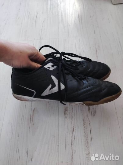 Футбольные бутсы демикс 37 р