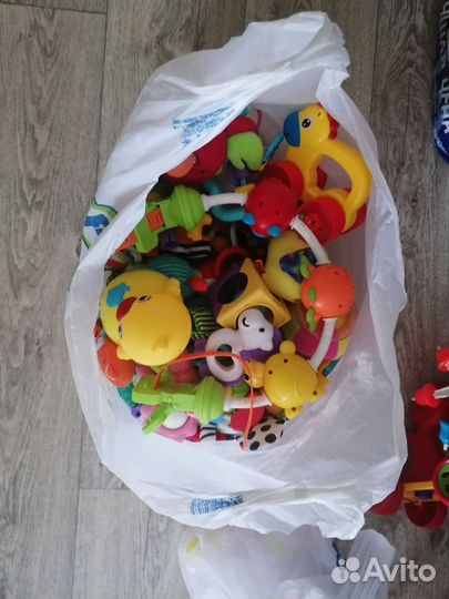 Большой пакет игрушек от 0 до 6 месяцев