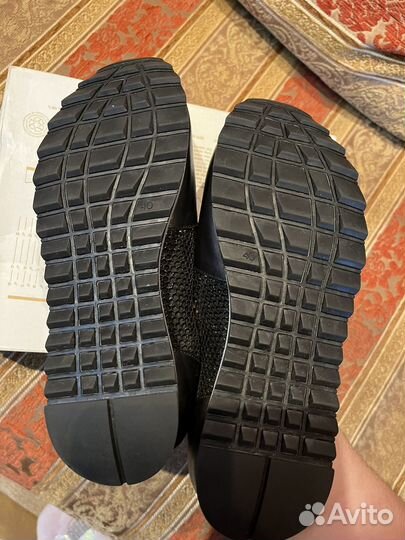 Кроссовки женские новые