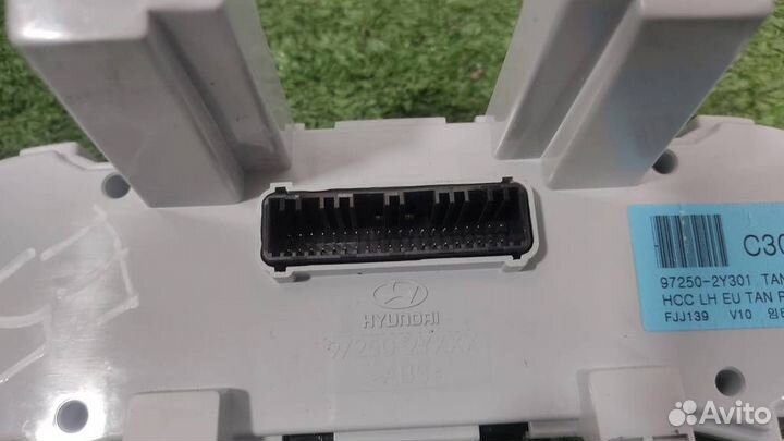 Панель управления отопителя Hyundai IX35 2011