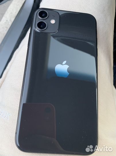 Телефон iPhone 11