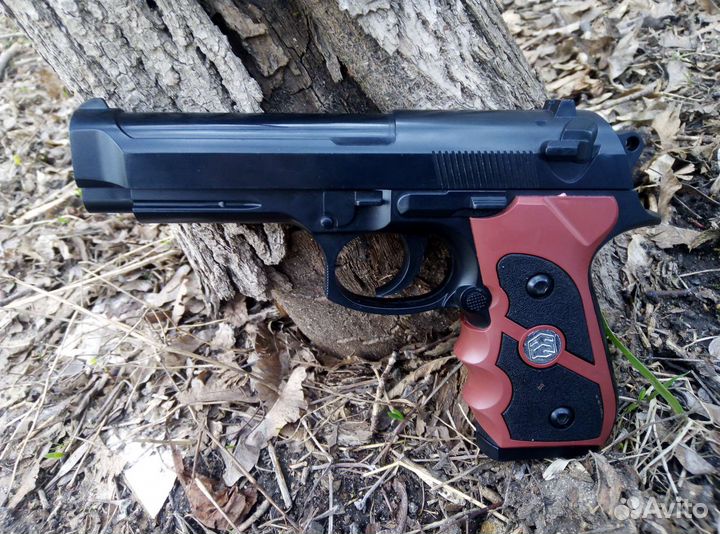 Пистолет пластмассовый