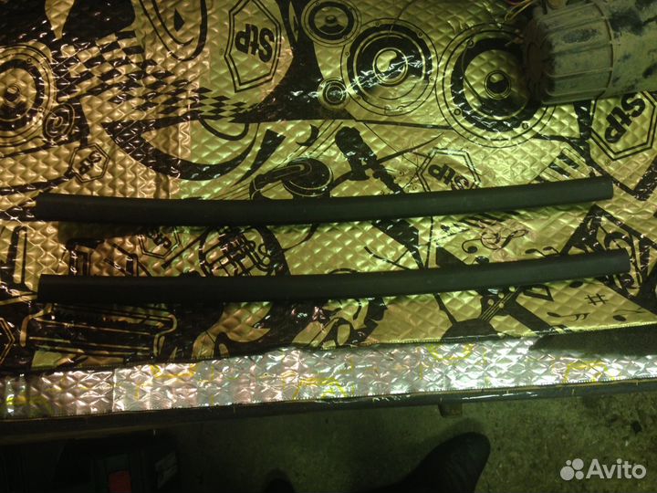 Уплотнитель капота Opel Astra H