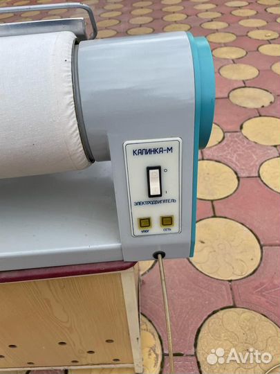 Продам гладильную машинку (ножную) 