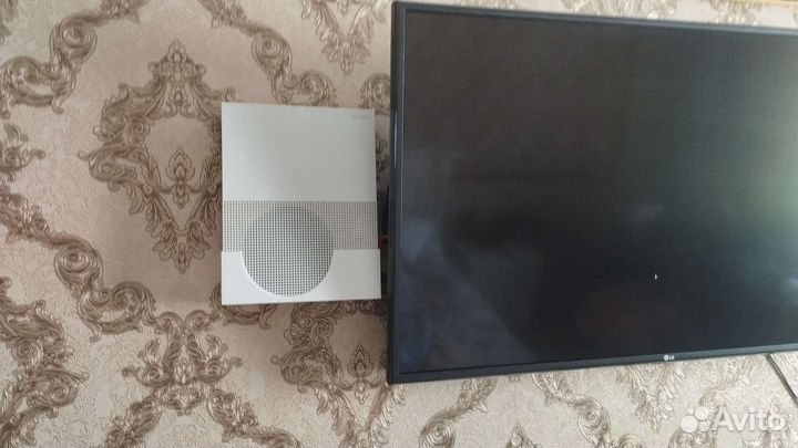 X box one s 1 tb с двумя джойстиками и играми