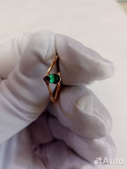 Золотое кольцо с фианитами