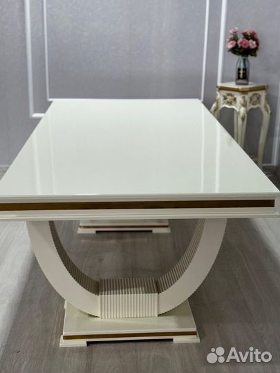 Столы и стулья