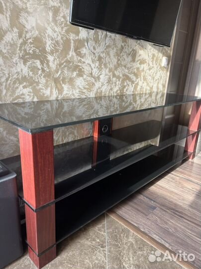 Стеклянная тумба под тв