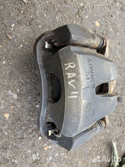 Суппорт тормозной передний Tayota Rav 4 2006