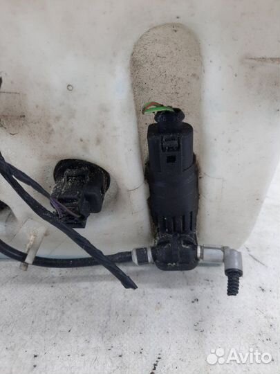 Бачок омывателя Skoda Yeti универсал 1.8 CDA 2010