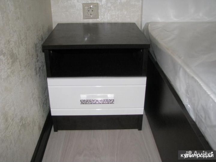 Тумба прикроватная