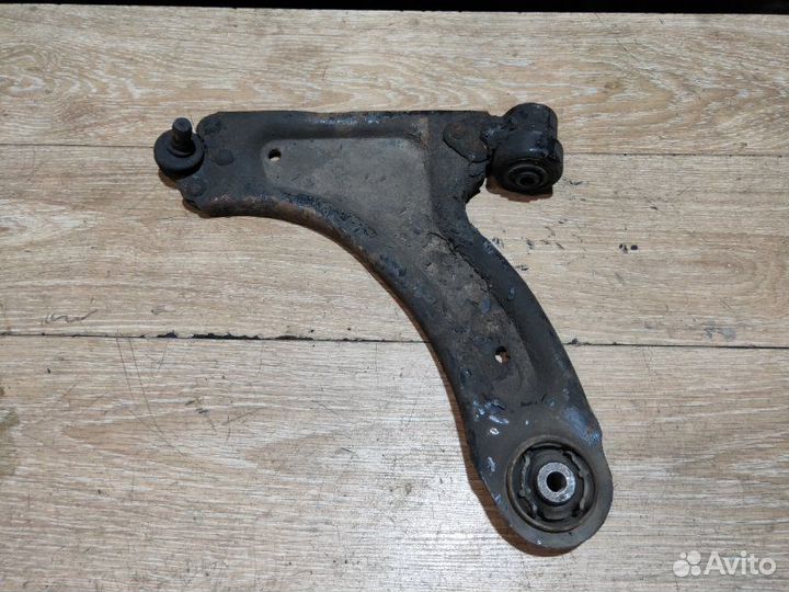 Рычаг поперечный передний левый Opel Corsa C 1.4