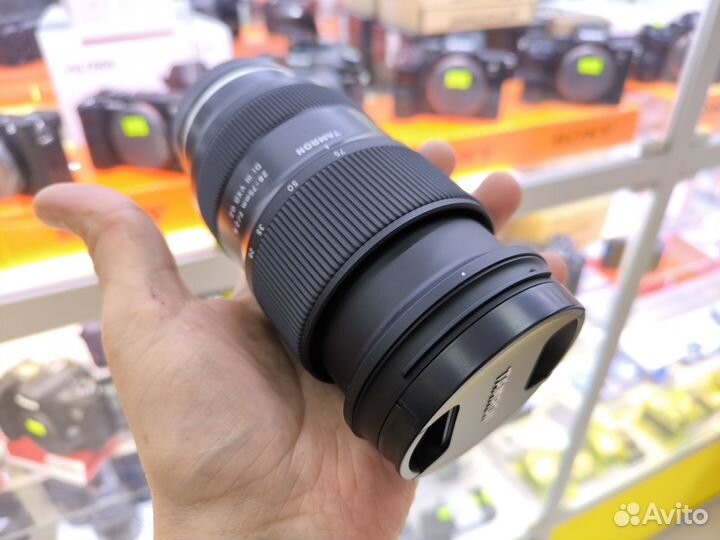 Tamron 28-75mm f/2.8 Di III VXD G2 Sony FE витрина