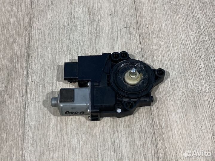 Моторчик стеклоподъемника Kia Ceed JD перед R