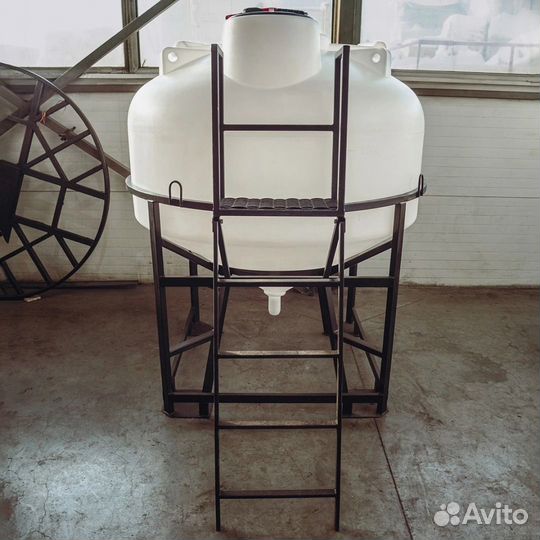 Емкость пластиковая конусная с полным сливом