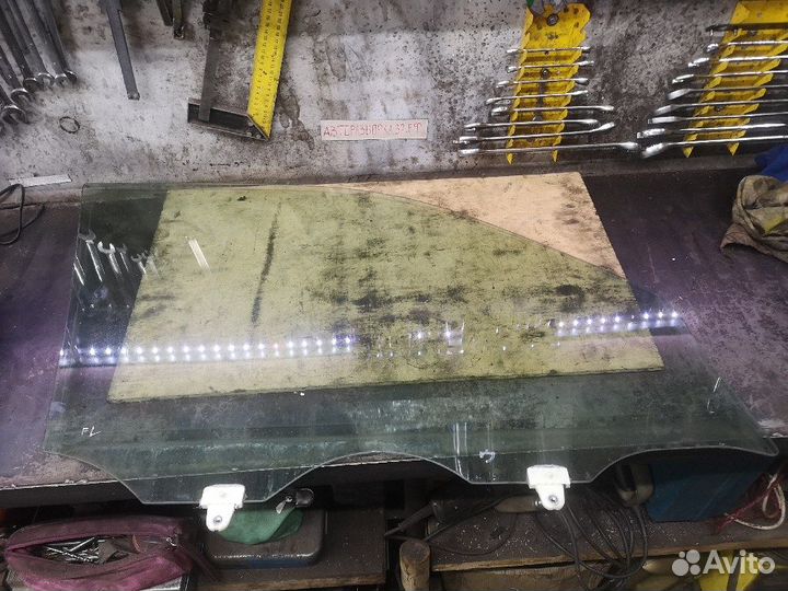 Стекло двери переднее левое X-Trail T31