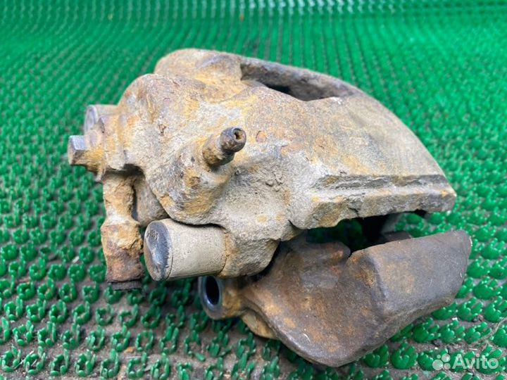 Суппорт передний правый Opel Vectra B X17DT 1996