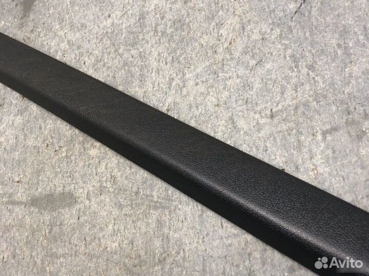 Обшивка порога передняя правая Nissan Almera G15