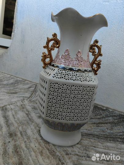 Фарфоровые вазы