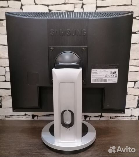 Монитор Samsung