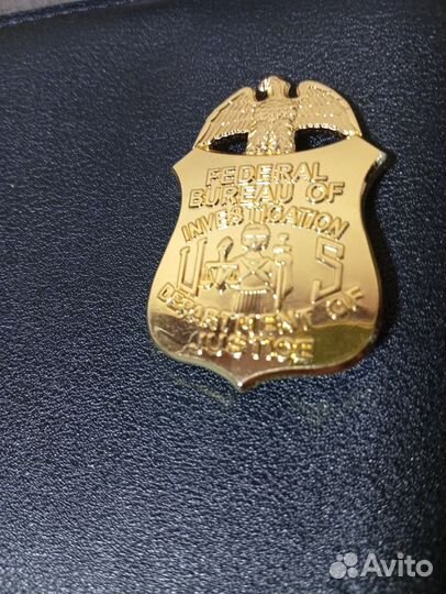Лот знаков и обложка удостоверения FBI (фбр)