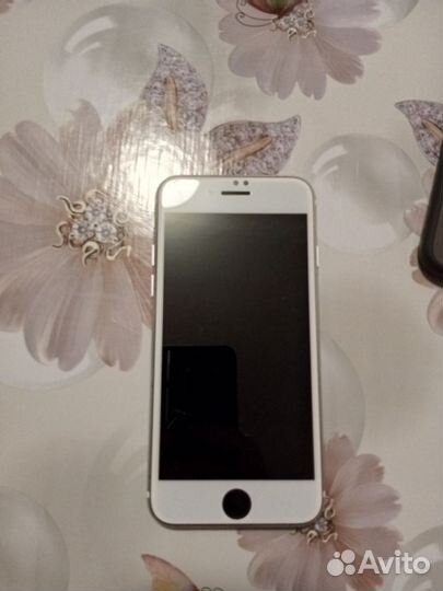 iPhone SE, 64 ГБ