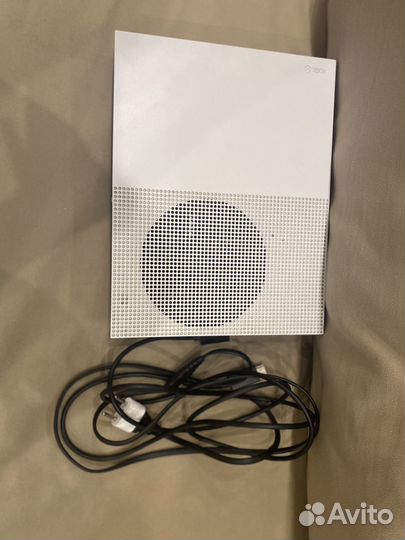 Xbox one s 1tb 2 геймпада