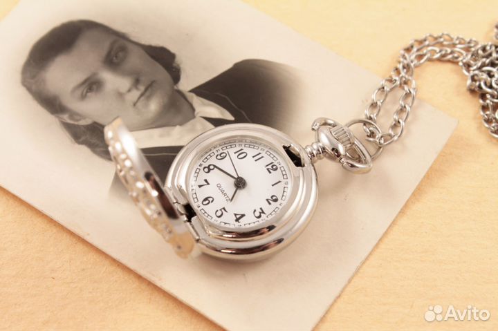 Часы-подвеска №16 Серебристая бабочка