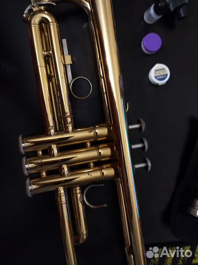 Труба Yamaha YTR2330 2 мундштука сурдина чехлы