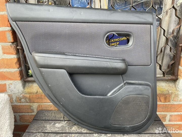 Обшивка двери nissan tiida c11