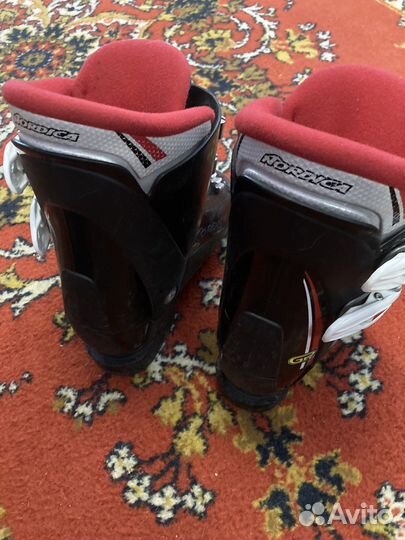 Горнолыжные ботинки nordica, палки leki