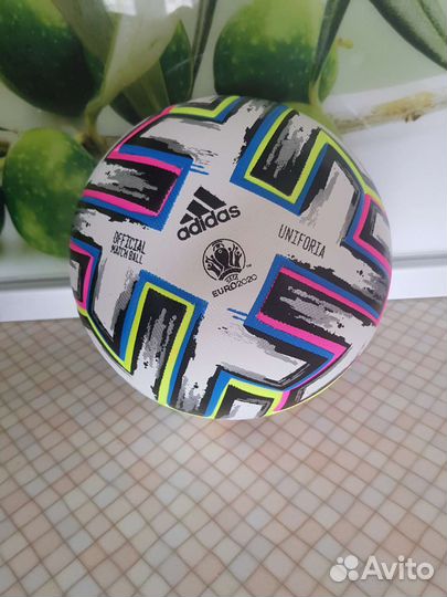 Футбольный мяч adidas uniforia euro 2020