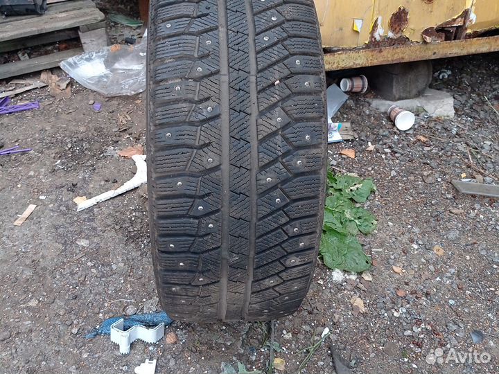 Continental ContiWinterViking 2 23.5/45 R17