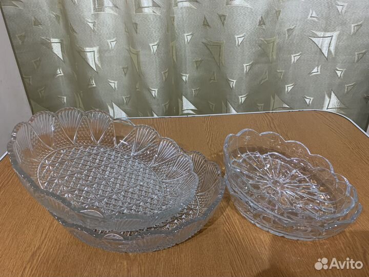 Менажница, салатники, блюда для сервировки стола