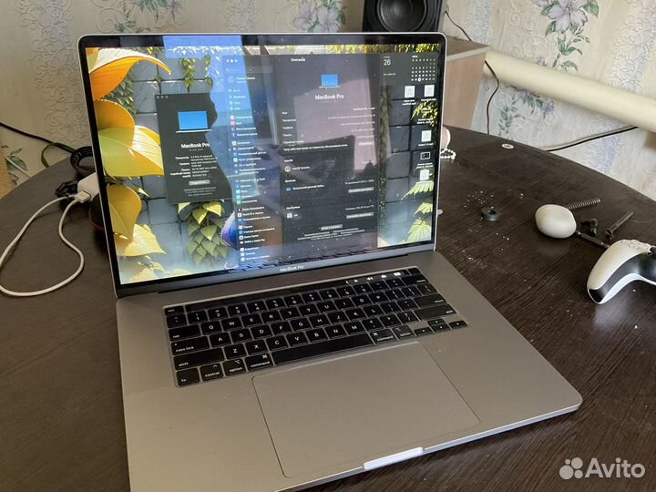 Macbook pro 16 2019 (i9 32gb 1tb amd 5500m)