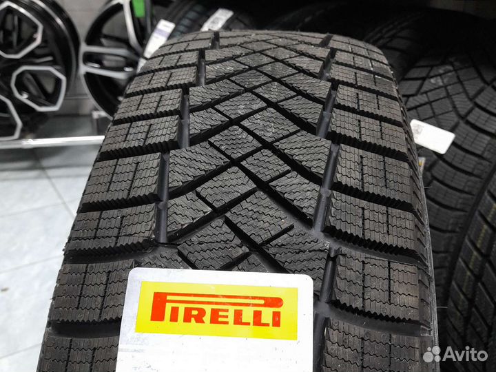 Pirelli Ice Zero FR 215/65 R16