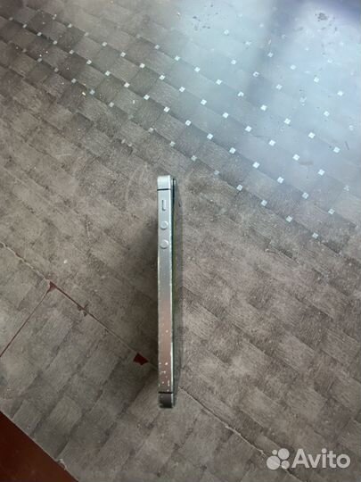 iPhone SE, 32 ГБ