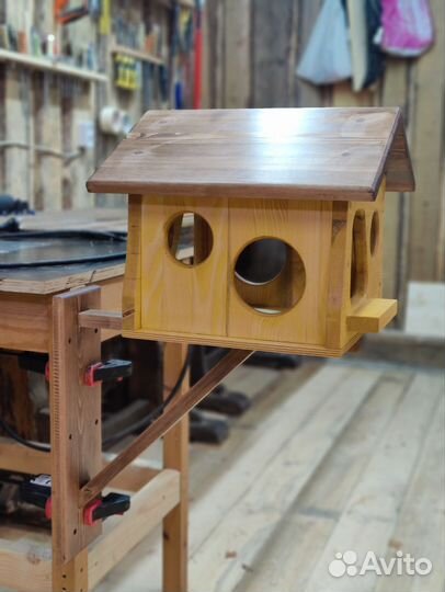Кормушка для птиц и белок