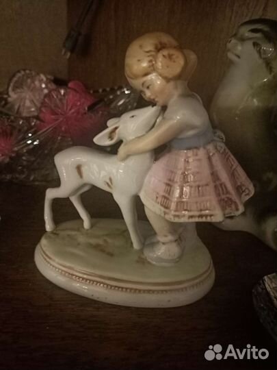 Старинная статуэтка