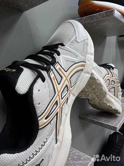 Кроссовки asics