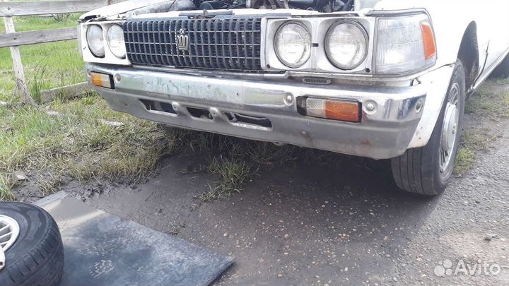Решетка радиатора toyota crown LS136