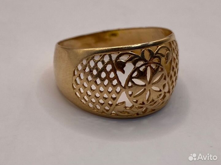 Золотое кольцо 2,92 гр. р 20