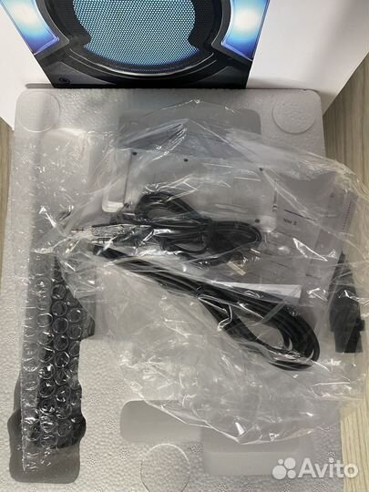 Музыкальный центр Hyundai H-MC1220 новый