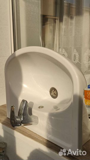 Раковина со смесителем